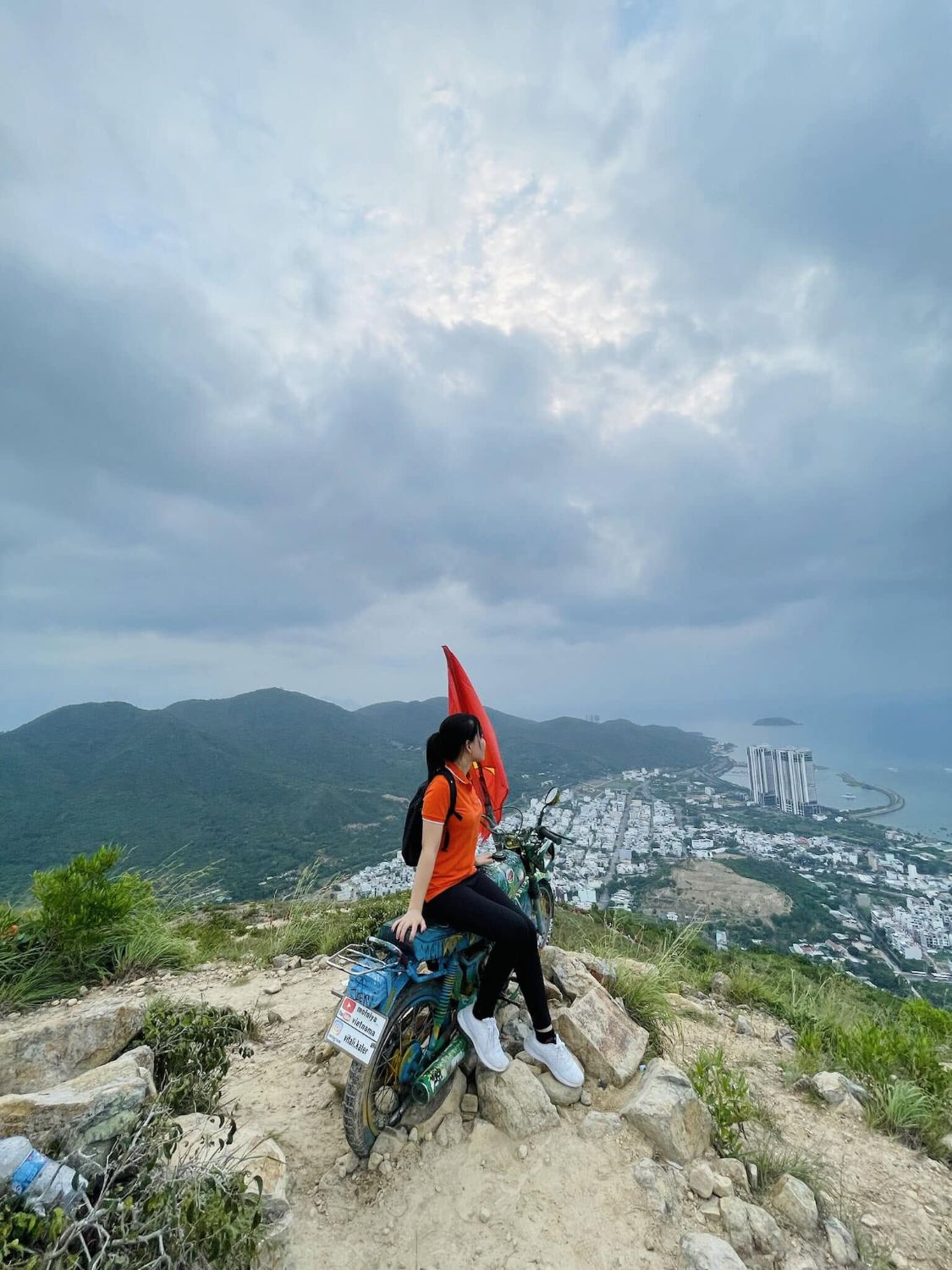 Đỉnh núi nhìn xuống Nha Trang